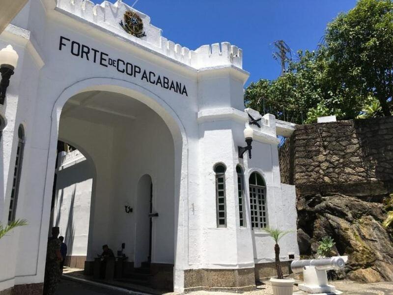 Copacabana Com Garagem, Office, Closet - Luxo, Conforto E Lazer. Apartment Rio de Janeiro
